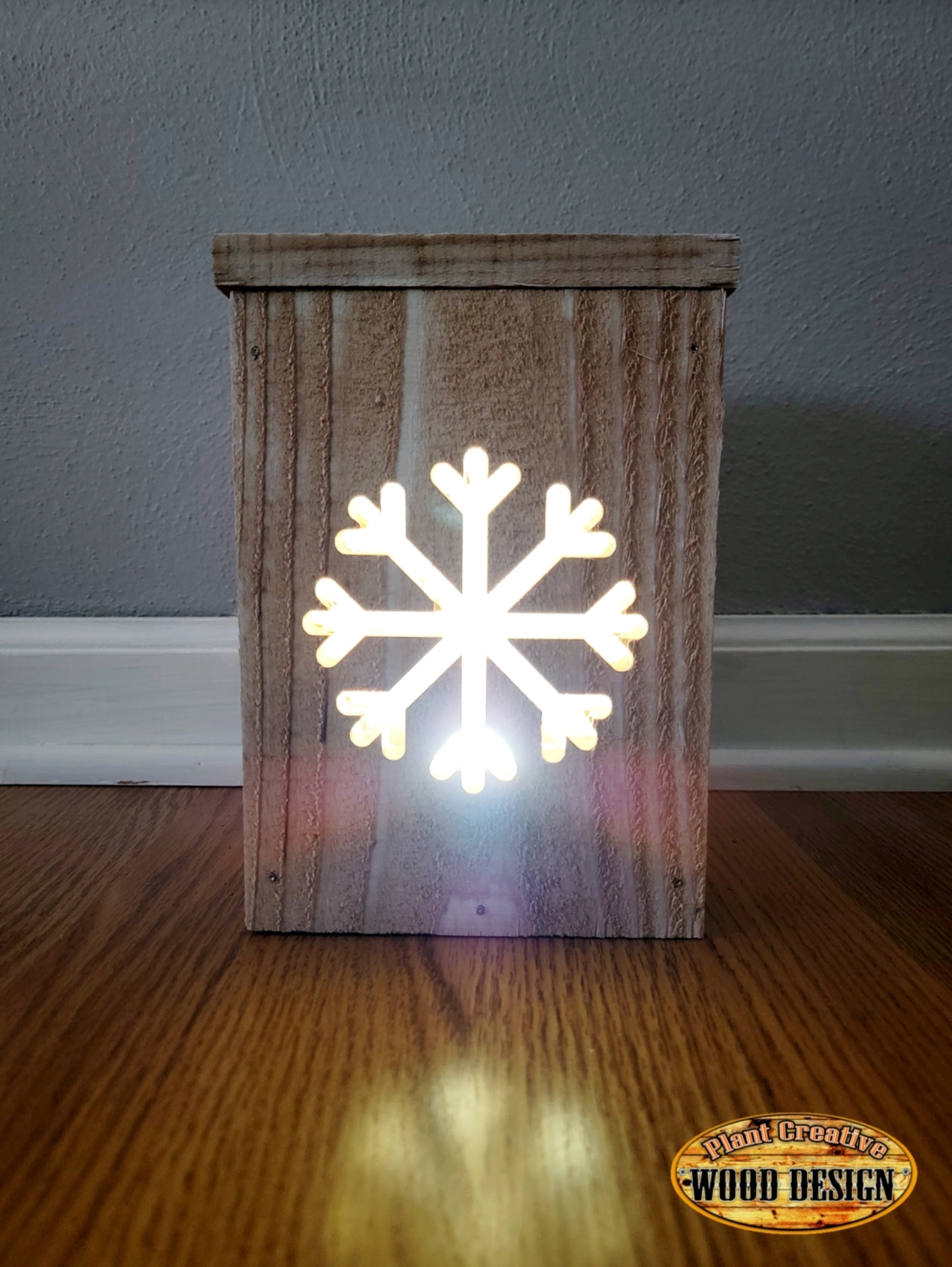 Three cedar whitewashed snowflakes lanterns. Includes a remote. Battery run time = 4 hours in full brightness or increase lifespan by turning down the brightness. 